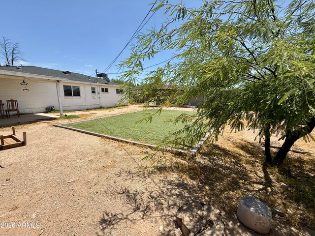 2701 W RUTH Avenue, Phoenix, AZ 85051