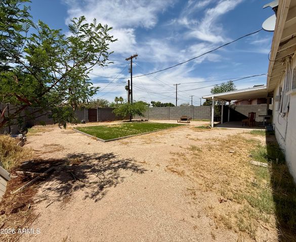 2701 W RUTH Avenue, Phoenix, AZ 85051