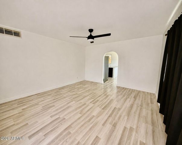 2701 W RUTH Avenue, Phoenix, AZ 85051