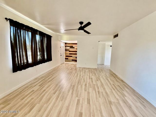 2701 W RUTH Avenue, Phoenix, AZ 85051