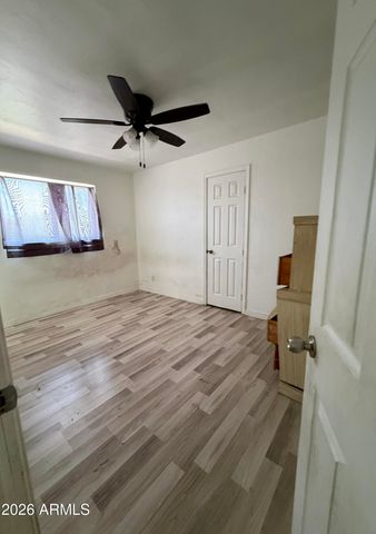 2701 W RUTH Avenue, Phoenix, AZ 85051