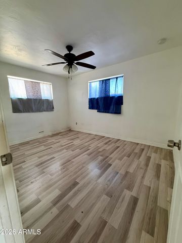2701 W RUTH Avenue, Phoenix, AZ 85051