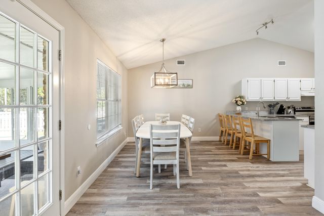 2005 Cardinal Lane, Navarre, FL 32566