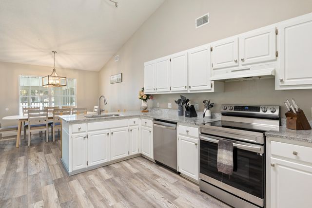 2005 Cardinal Lane, Navarre, FL 32566