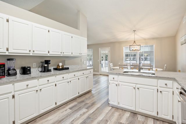 2005 Cardinal Lane, Navarre, FL 32566