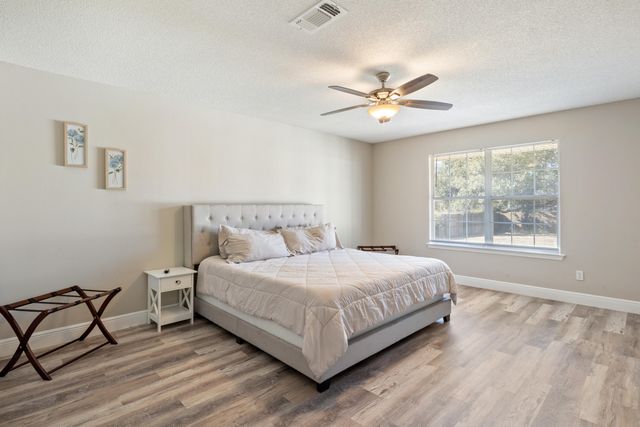 2005 Cardinal Lane, Navarre, FL 32566