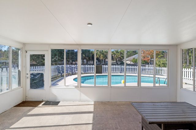 2005 Cardinal Lane, Navarre, FL 32566