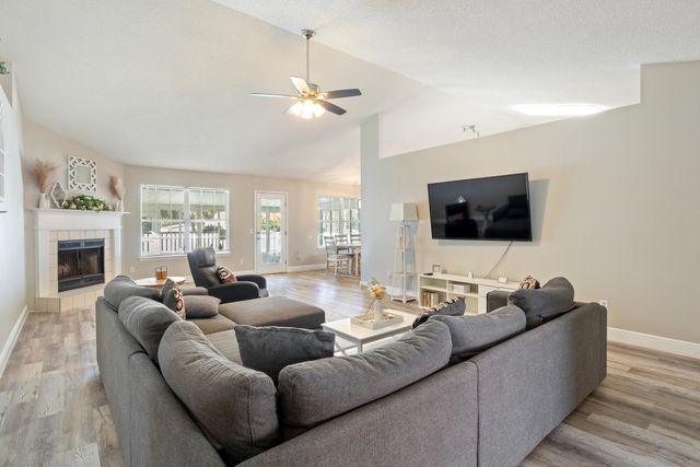 2005 Cardinal Lane, Navarre, FL 32566