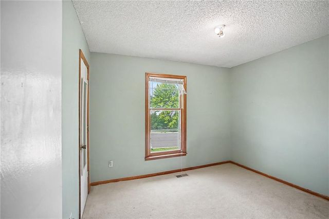 3707 E 114th Terrace, Kansas City, MO 64137