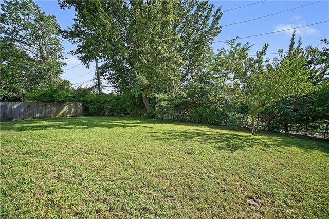3707 E 114th Terrace, Kansas City, MO 64137