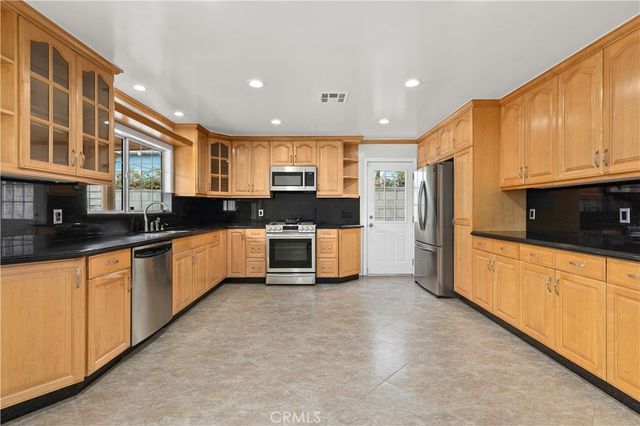 6508 Mammoth Avenue, Valley Glen, CA 91401