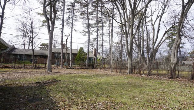 2364 Pinecrest Avenue, Ann Arbor, MI 48104