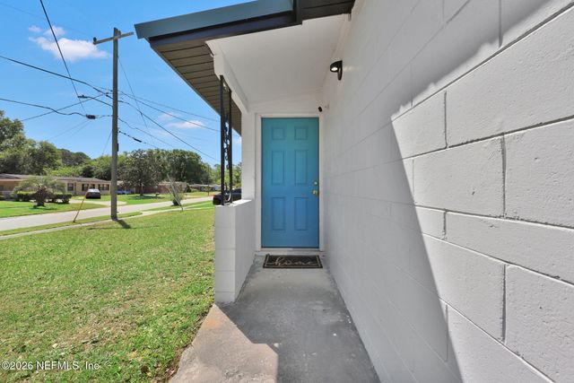 6786 W GASPAR Circle, Jacksonville, FL 32219