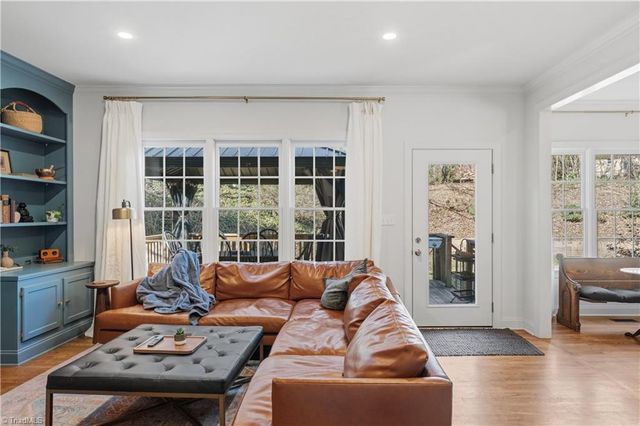 325 Stonebrook Lane, Winston-salem, NC 27104