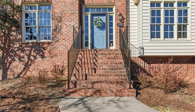 325 Stonebrook Lane, Winston-salem, NC 27104