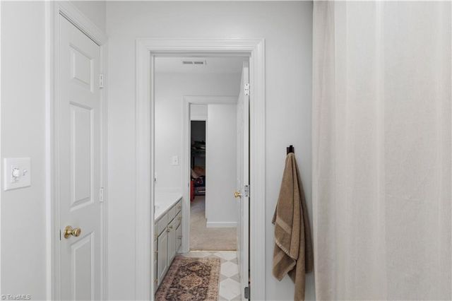 325 Stonebrook Lane, Winston-salem, NC 27104