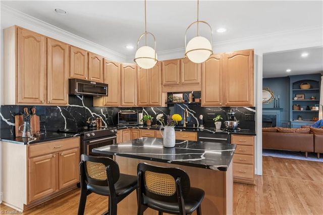 325 Stonebrook Lane, Winston-salem, NC 27104