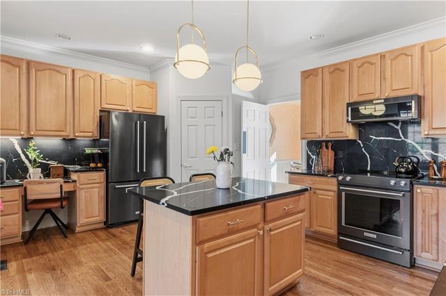 325 Stonebrook Lane, Winston-salem, NC 27104