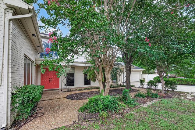 2714 Fairway Drive, Sugar Land, TX 77478
