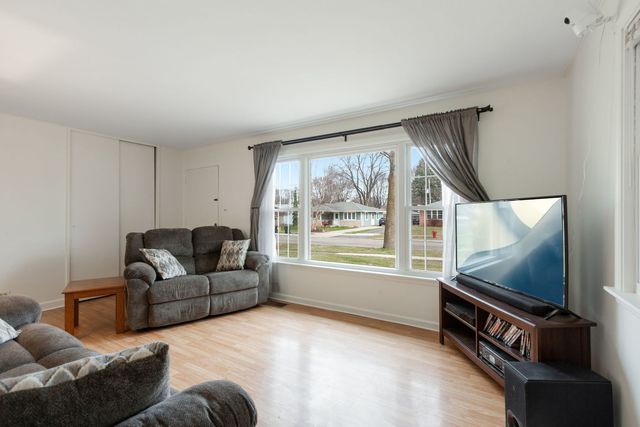 3101 Thrush Lane, Rolling Meadows, IL 60008