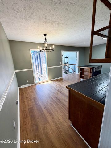 2402 High Pine Dr, Louisville, KY 40214