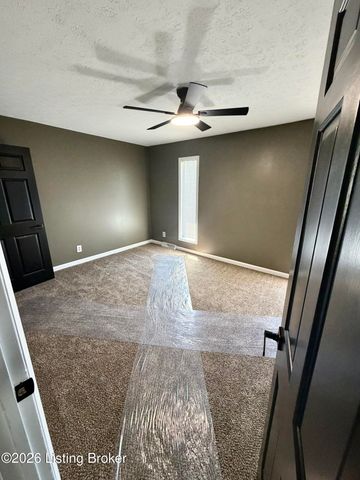 2402 High Pine Dr, Louisville, KY 40214