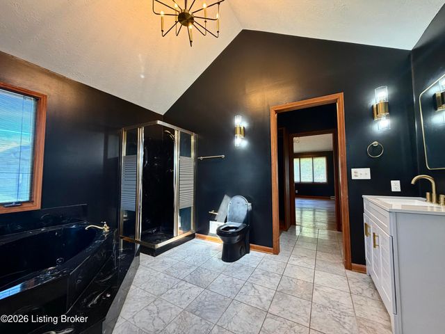 2402 High Pine Dr, Louisville, KY 40214