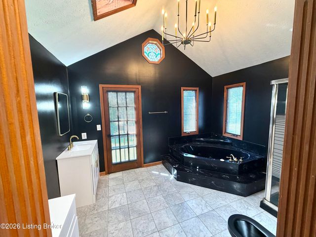 2402 High Pine Dr, Louisville, KY 40214