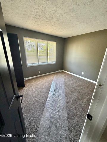 2402 High Pine Dr, Louisville, KY 40214