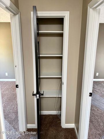 2402 High Pine Dr, Louisville, KY 40214