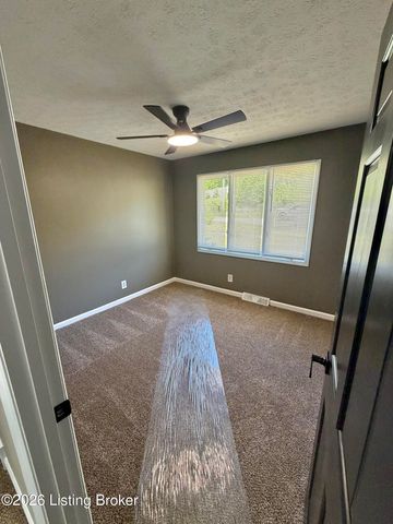 2402 High Pine Dr, Louisville, KY 40214