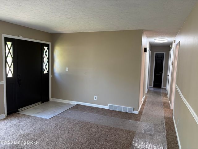 2402 High Pine Dr, Louisville, KY 40214