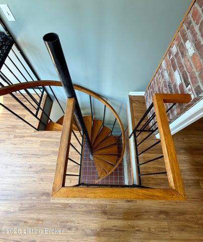 2402 High Pine Dr, Louisville, KY 40214