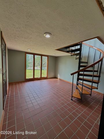 2402 High Pine Dr, Louisville, KY 40214