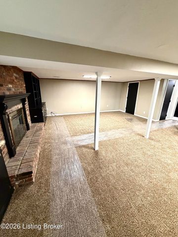 2402 High Pine Dr, Louisville, KY 40214