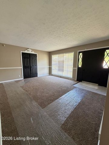 2402 High Pine Dr, Louisville, KY 40214