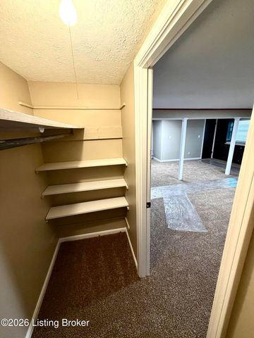 2402 High Pine Dr, Louisville, KY 40214