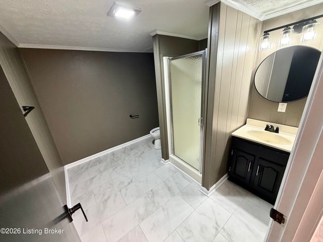 2402 High Pine Dr, Louisville, KY 40214