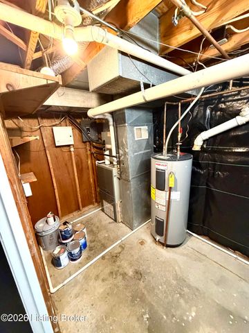 2402 High Pine Dr, Louisville, KY 40214