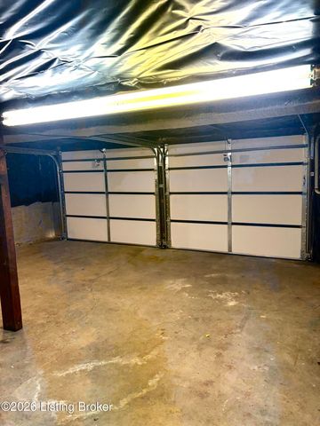 2402 High Pine Dr, Louisville, KY 40214