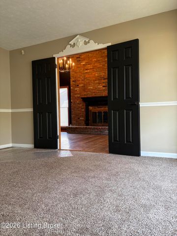 2402 High Pine Dr, Louisville, KY 40214