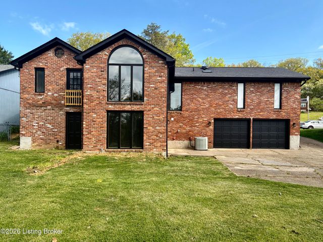 2402 High Pine Dr, Louisville, KY 40214