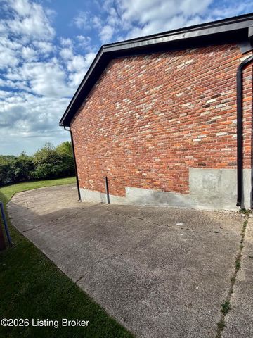 2402 High Pine Dr, Louisville, KY 40214