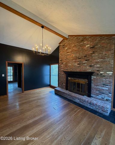 2402 High Pine Dr, Louisville, KY 40214