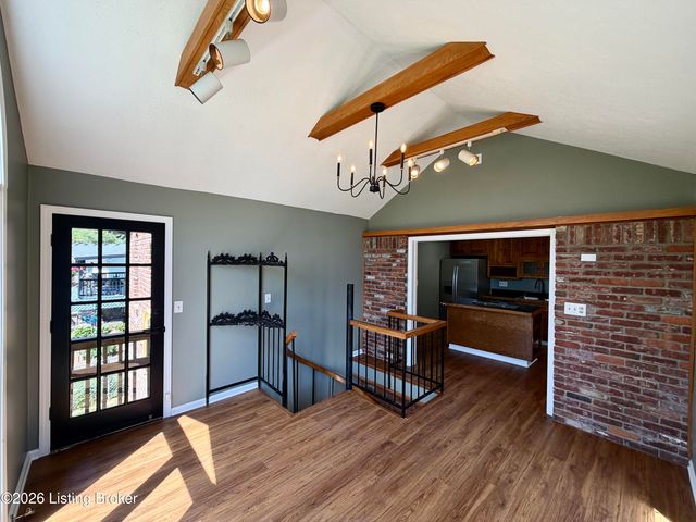 2402 High Pine Dr, Louisville, KY 40214