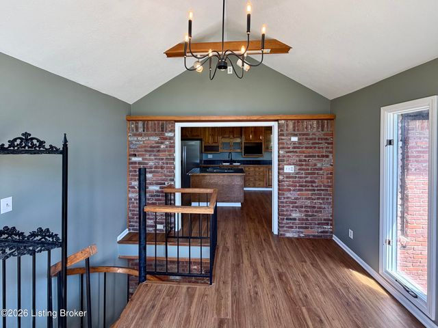 2402 High Pine Dr, Louisville, KY 40214