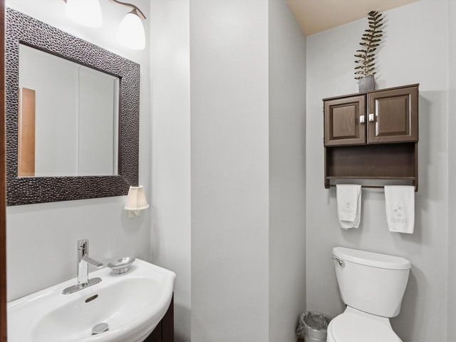 519 Riverview DRIVE, Manitowoc, WI 54220