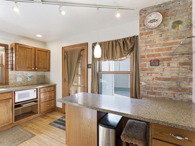 519 Riverview DRIVE, Manitowoc, WI 54220