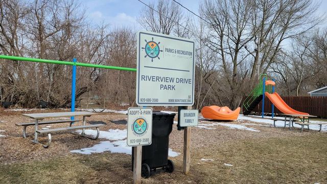 519 Riverview DRIVE, Manitowoc, WI 54220