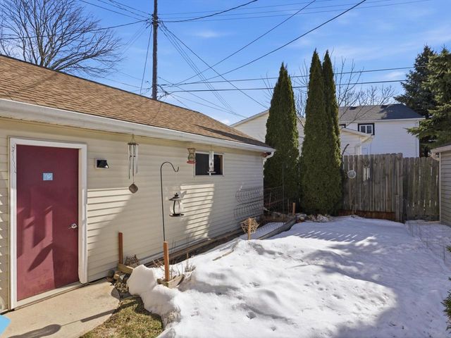 519 Riverview DRIVE, Manitowoc, WI 54220